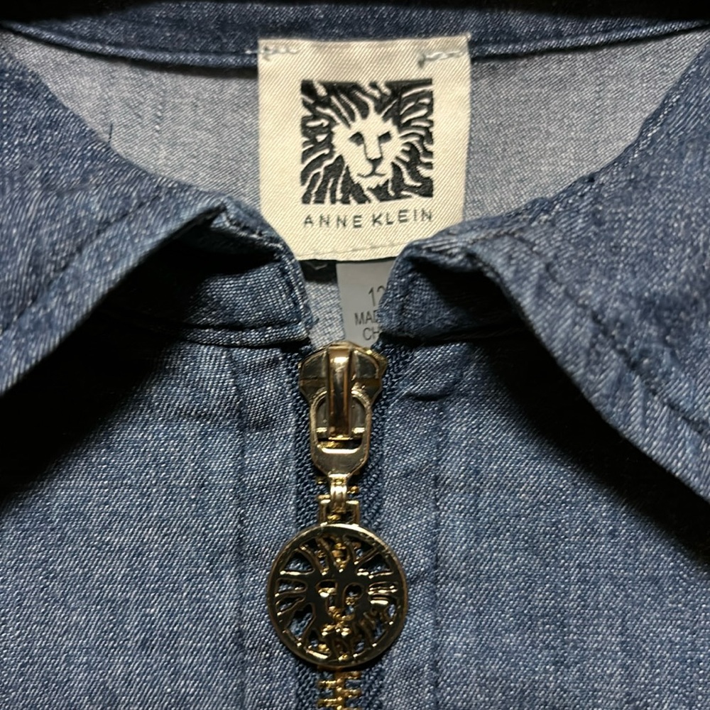 Anne Klein Denim Dress in Women’s Size 12. Lightweight, stretch denim.